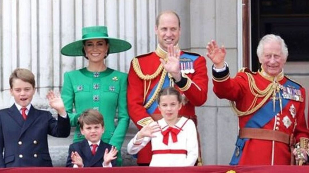 ⁣TROOPING THE COLOUR ♚ KATE AND ROYAL FAMILY APPEAR ON BUCKINGHAM PALACE BALCONY FOR FLYPAST