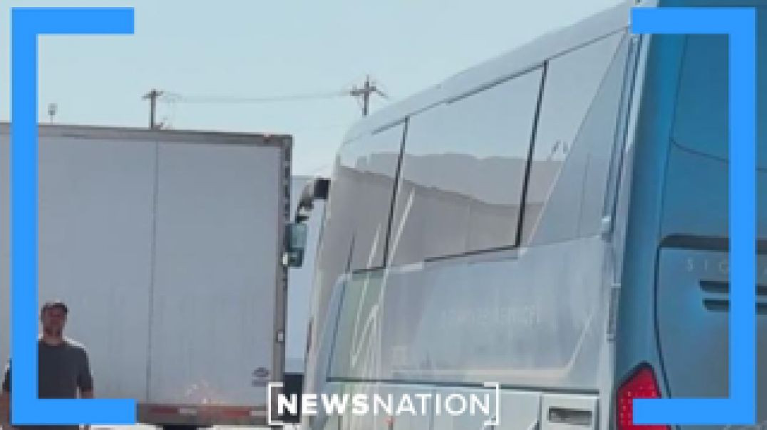 ⁣SMUGGLERS TURN TO CHARTER BUSES TO TRANSPORT MIGRANTS 🚌 NEWSNATIONNOW