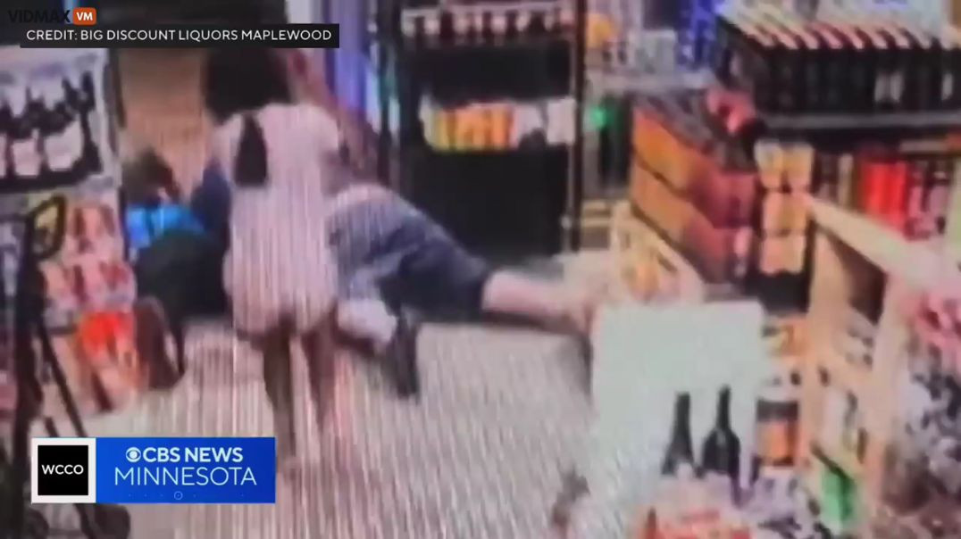 ⁣BADASS 8-YEAR-OLD GURL TAKES A BASEBALL BAT ♕ TO A THUG TRYING TO ROB HER DAD'S LIQUOR STORE