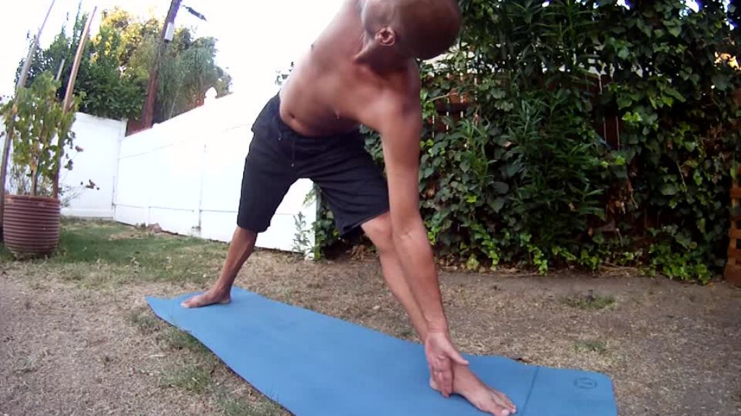 ⁣Improve Flexibility For Health With Mat Stretches In 'The Valley' Of Los Angeles USA!