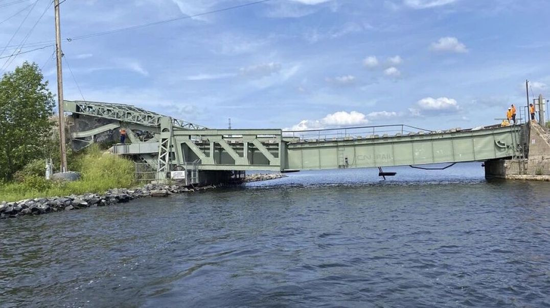 ⁣RAIL BRIDGE COLLAPSES 🇺🇸🌉🇨🇦 ON US-CANADA BORDER