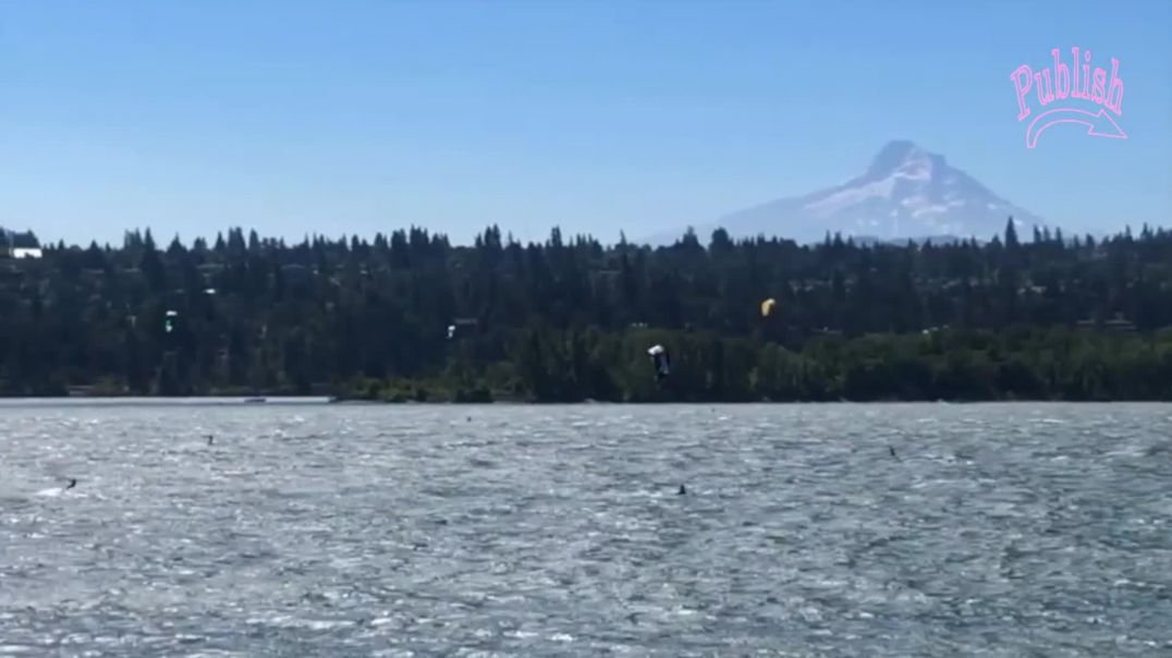 ⁣Kite Surfing Columbia River Oregon Washington Border | Hospitality Sail Series