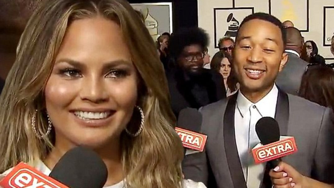 ⁣JOHN LEGEND CRINGES AS CHRISSY TEIGEN REVEALS THEY HAD SEX ⚤ AT BATHHOUSE BARRY EVENT