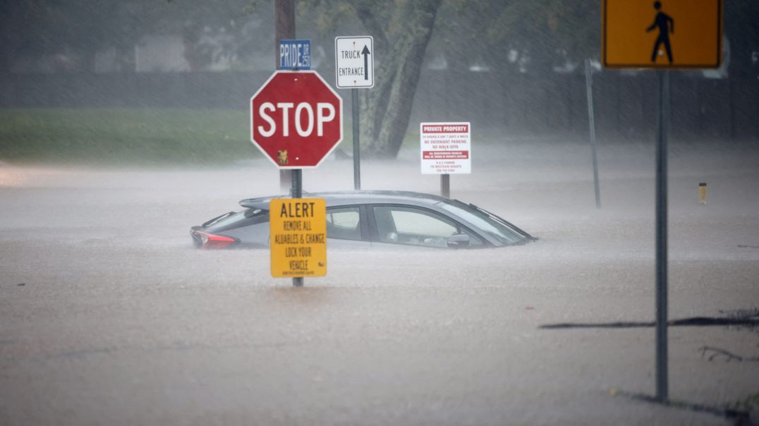 ⁣AT LEAST 64 PEOPLE HAVE BEEN KILLED AFTER HURRICANE 🌀 HELENE ABSOLUTELY DEMOLISHED THE SOUTHEAST