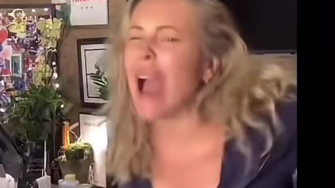 ⁣ALYSSA MILANO PERFORMS 💃 A NOT-QUITE-SO-CHARMING DANCE