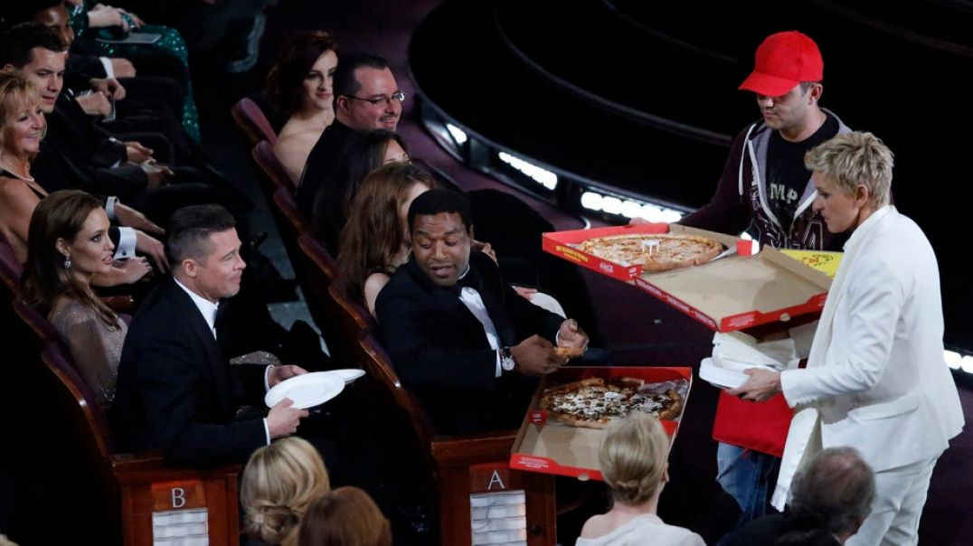 ⁣ANYONE REMEMBER PIZZA 🍕 AT THE 2014 OSCARS⁉️