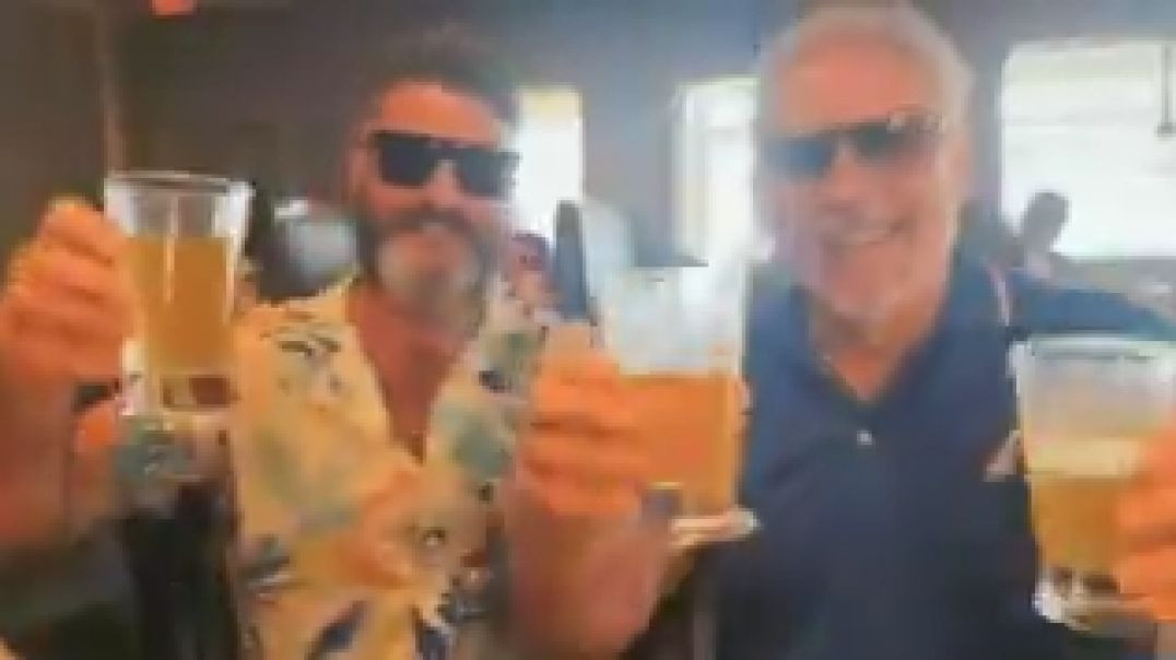 ⁣HT AND PISS CUP JEFFY SIP MUGS OF URINE AND MAKE OUT 🍻 [OBVIOUS AI BUT NOT FAR FROM TRUTH]