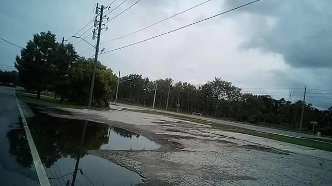 ⁣Ride North Florida Near Slum Gas Stations!