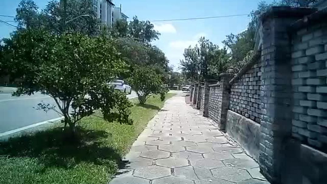 ⁣NONenforced littering criminals who bum for child abusers in Florida eBike tour