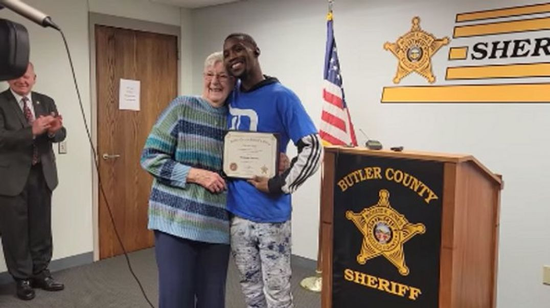 ⁣THUG STEALS 87 YEAR OLD WOMAN'S PURSE 👜 EARNS A BTFO❗