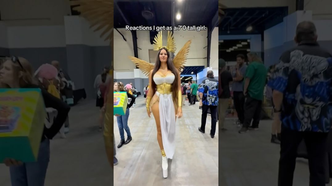⁣HOW WOULD YOU REACT IF YOU SAW A 7 FOOT TALL GIRL❓