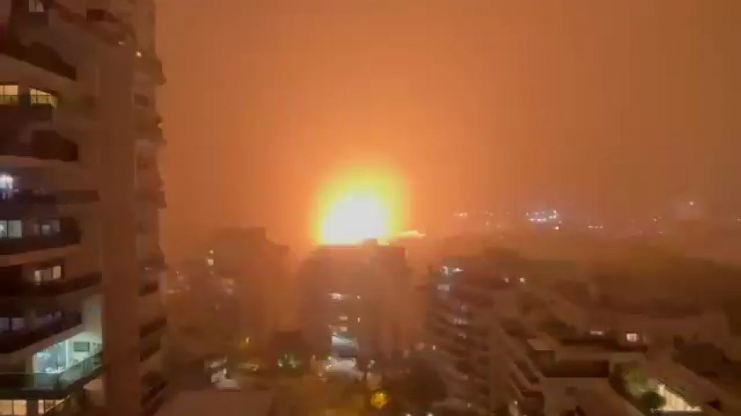 IRANIAN MISSILE STRIKING THE CENTRAL ISRAELI CITY OF PETAH TIKVA DURING PASSOVER 🚀 OY TO THE VEY❗