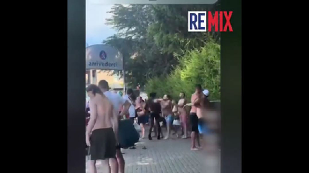 A GROUP OF EUROPEAN MEN BADLY BEAT A BLACK MALE IN THE ITALIAN TOURIST HOTSPOT PESCHIERA DEL GARDA❗