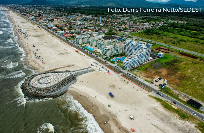 Engorda da praia e laudêmio: quando o mar se afasta, o que acontece com o imóvel?