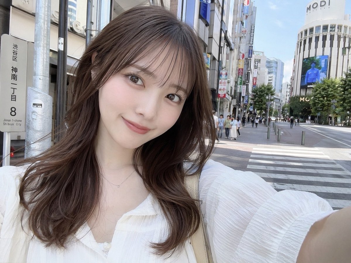 AI Prompt for Realistic City Selfie with Customizable Text