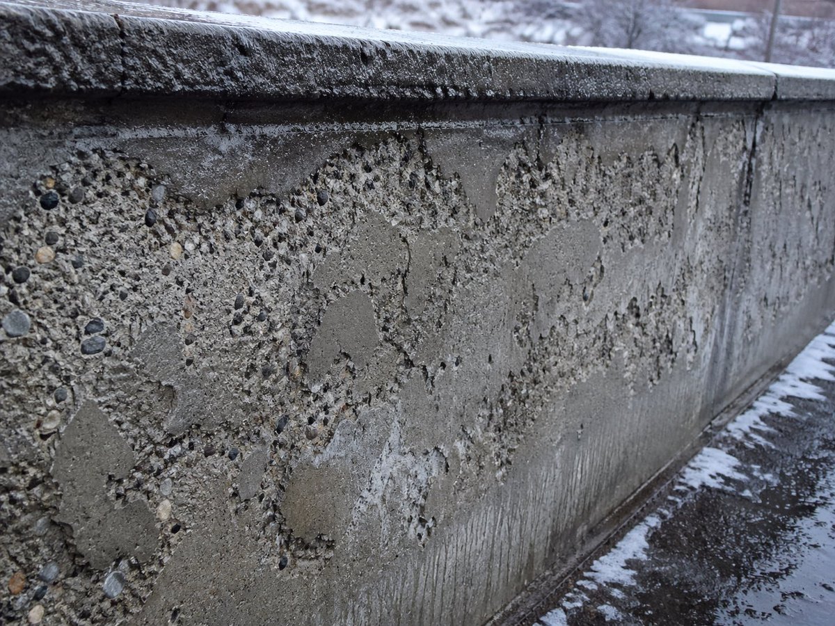 AI Prompt for Realistic Salt-Damaged Concrete Image Generation
