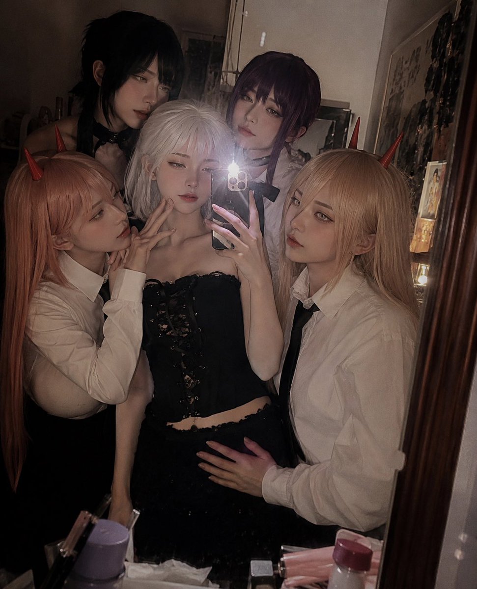 AI Prompt for Realistic Anime Cosplay Mirror Selfies