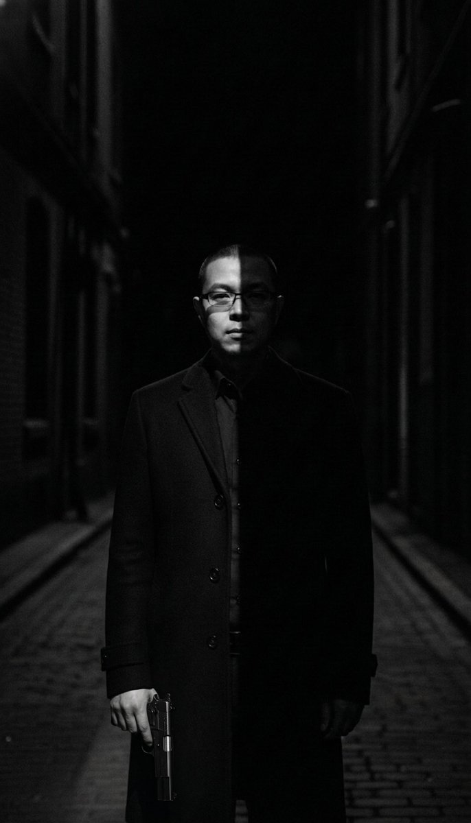 AI Prompt: Vintage Film Noir Cleaner Portrait for Aesthetic Posters