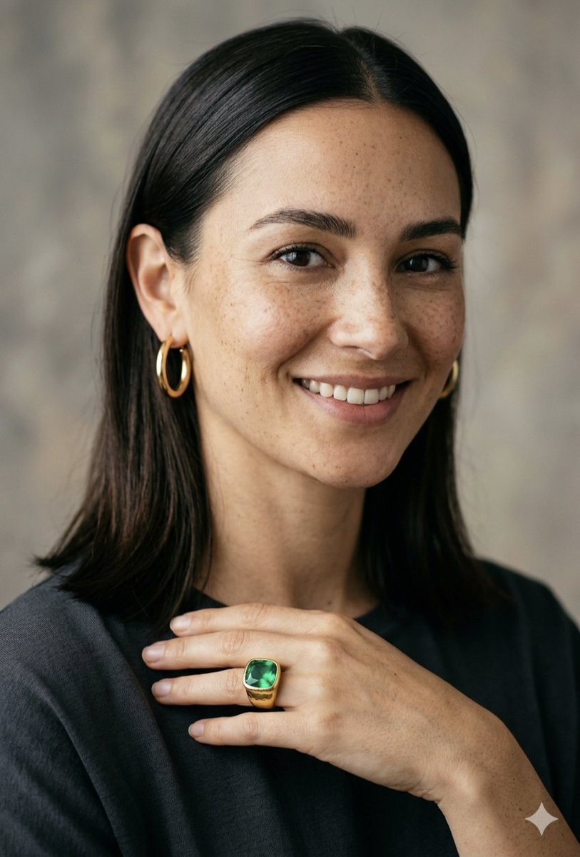 AI Portrait Prompt: Elegant Woman with Emerald Ring