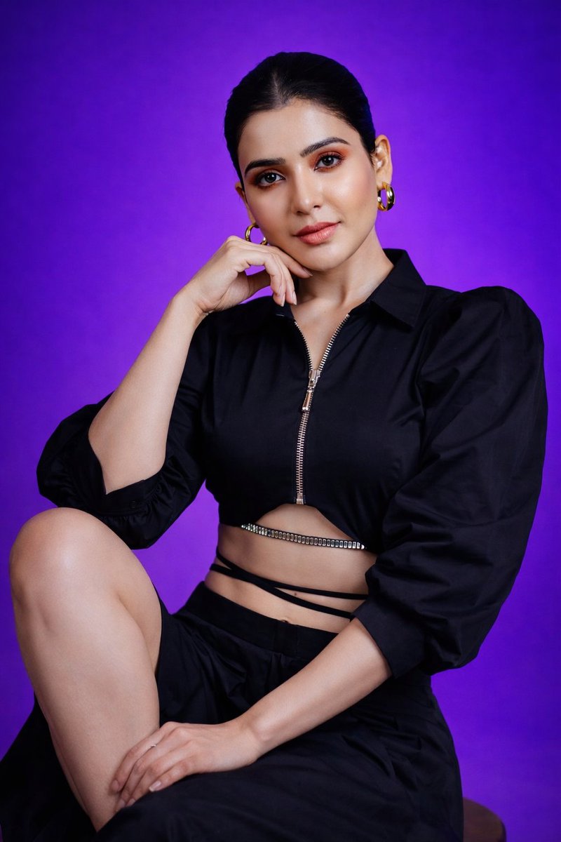 AI Prompt for 8K Ultra HD Fashion Portraits - Young Woman Sitting on Purple Studio Backdrop