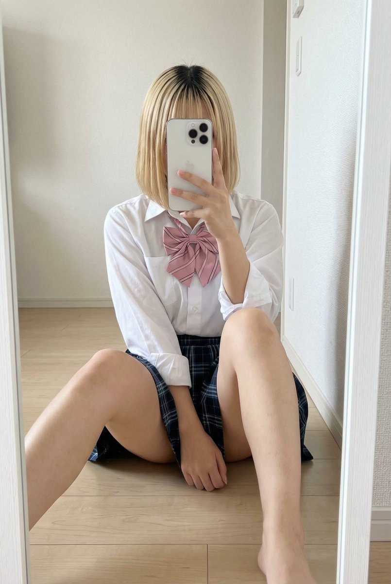 AI Prompt for Authentic Japanese Schoolgirl Selfie in Miniskirt