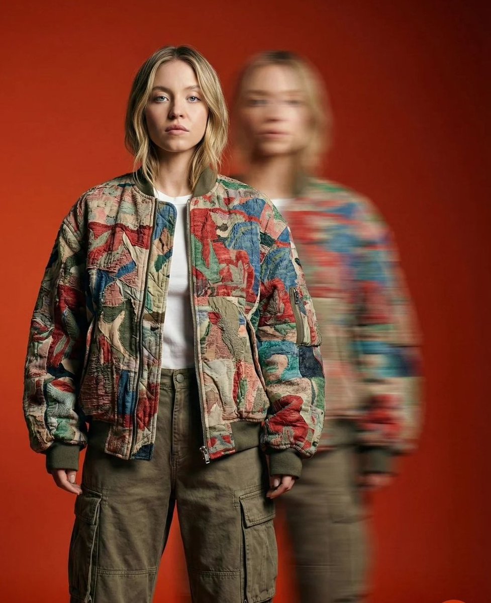 AI Prompt for Avant-Garde Ghost Duplicate Portraits with Minimalist Fashion Inspiration