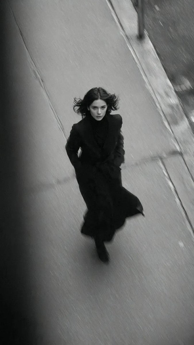 AI Prompt for Black and White Vogue Fashion Photoshoot Inspiration