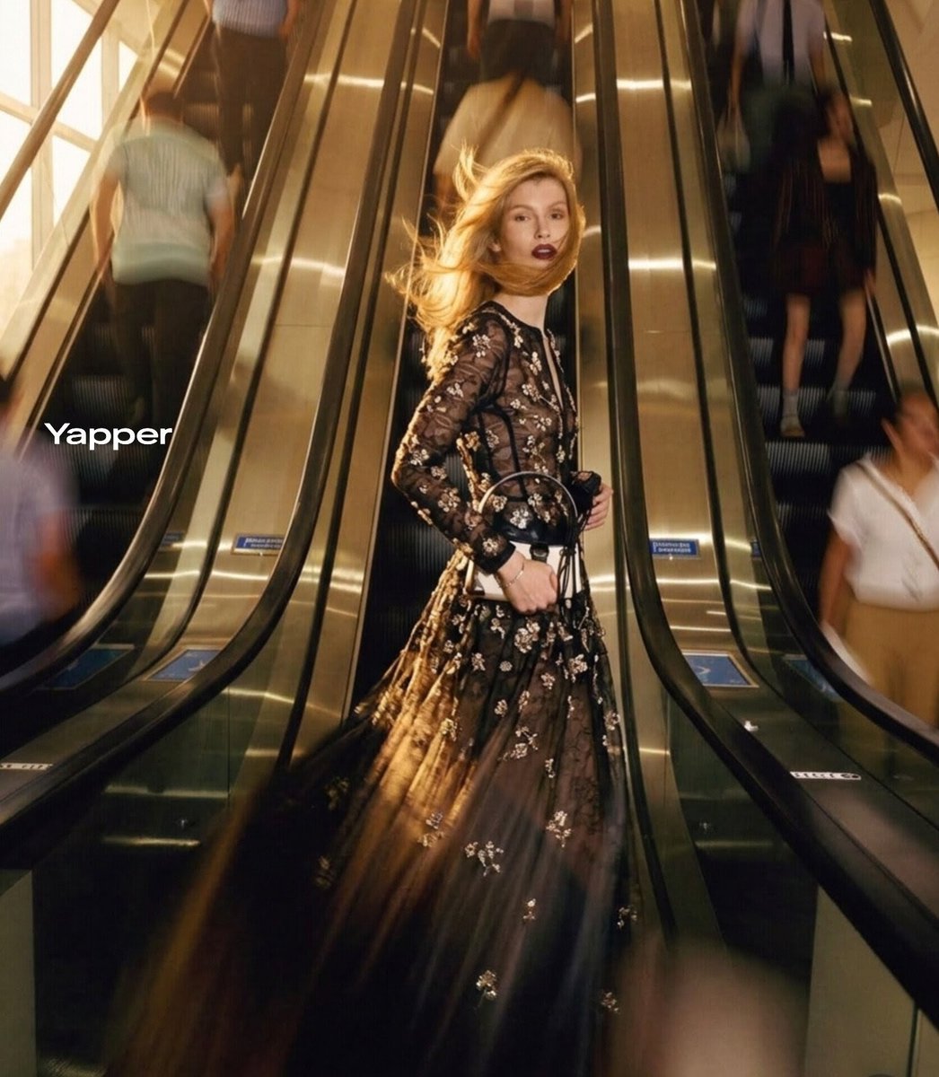 AI Prompt for Cinematic Fashion Photography with Motion Blur