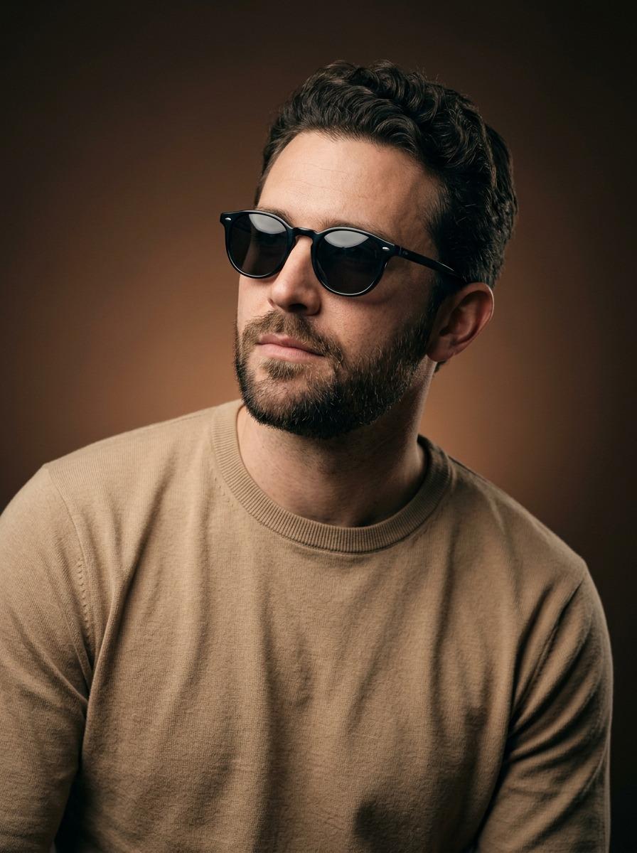AI Prompt for Creating Stylish Portraits with Cinematic Lighting