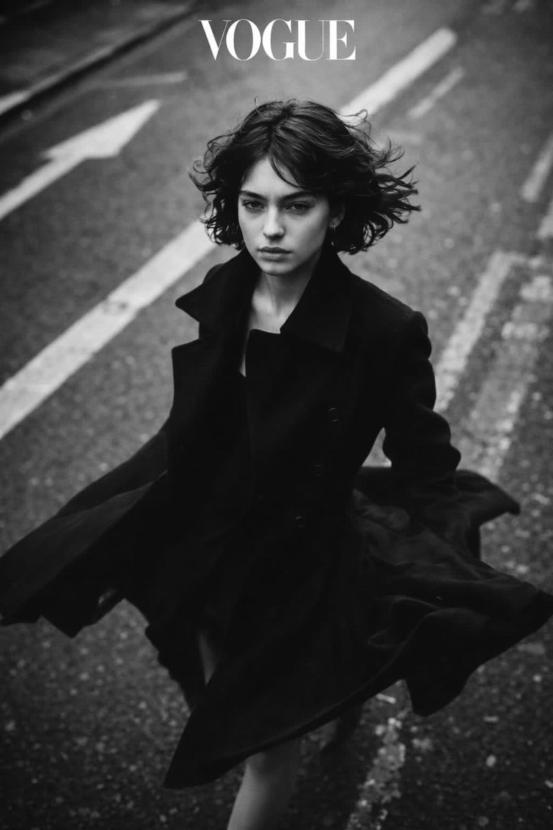AI Prompt for Fashion Photography - Black and White Vogue Style