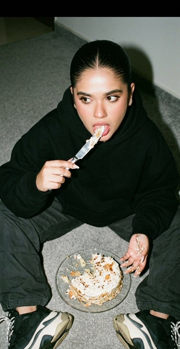 AI Prompt for Glamorous Food Photography Portrait