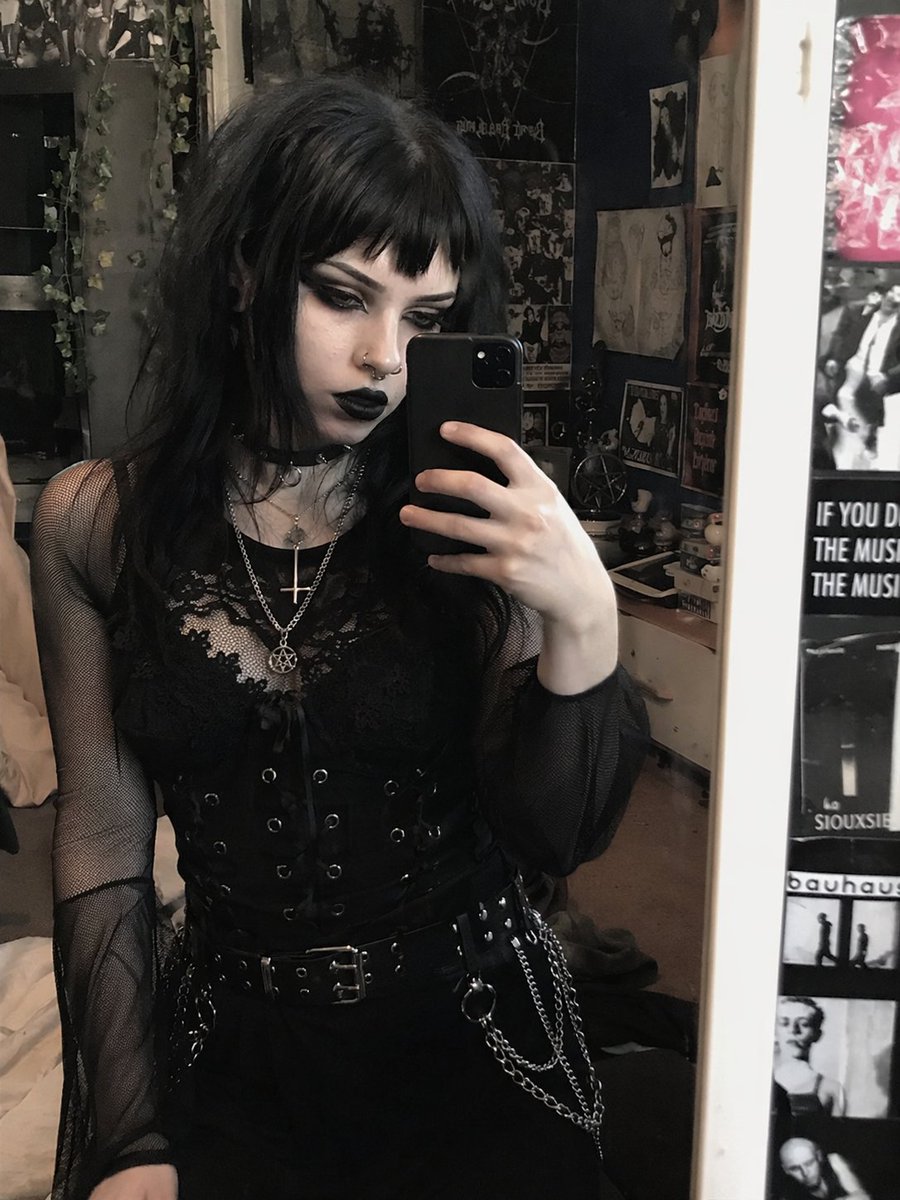 AI Prompt for Gothic Avatar Creation