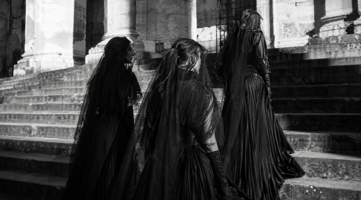 AI Prompt for Gothic Fashion Photography: 3 Veiled Mourners on Historic Steps