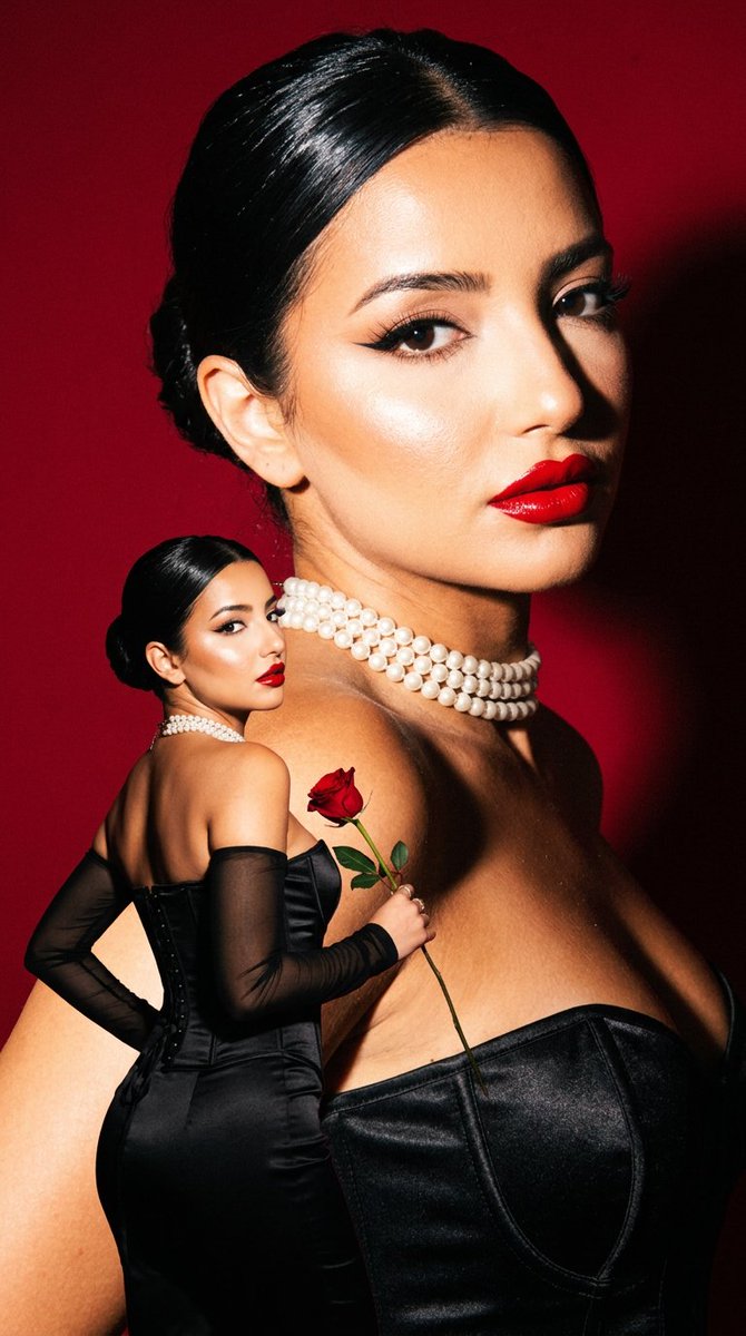 AI Prompt for High-Fashion Paparazzi Photography with Harsh Lighting