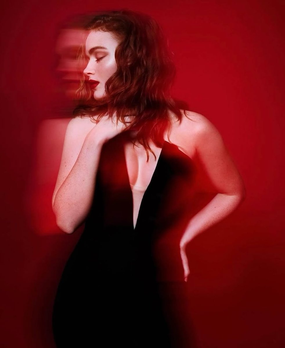 AI Prompt for High-Fashion Portraits with Cinematic Effects