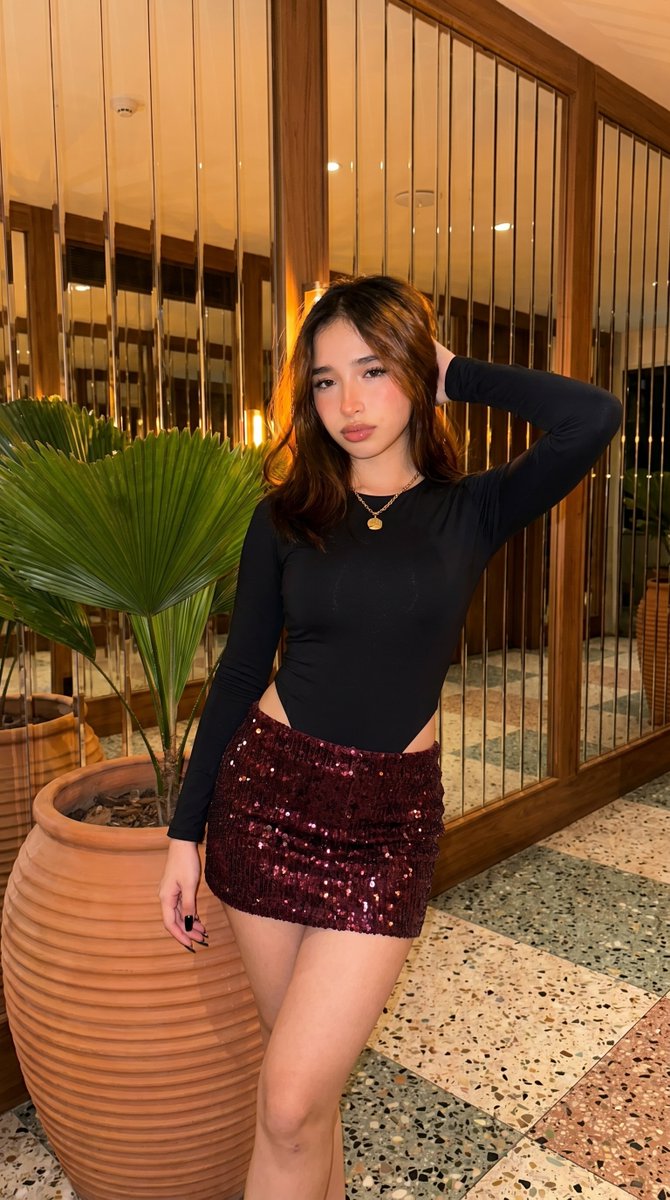AI Prompt for High-Quality Fashion Photography in Upscale Environments