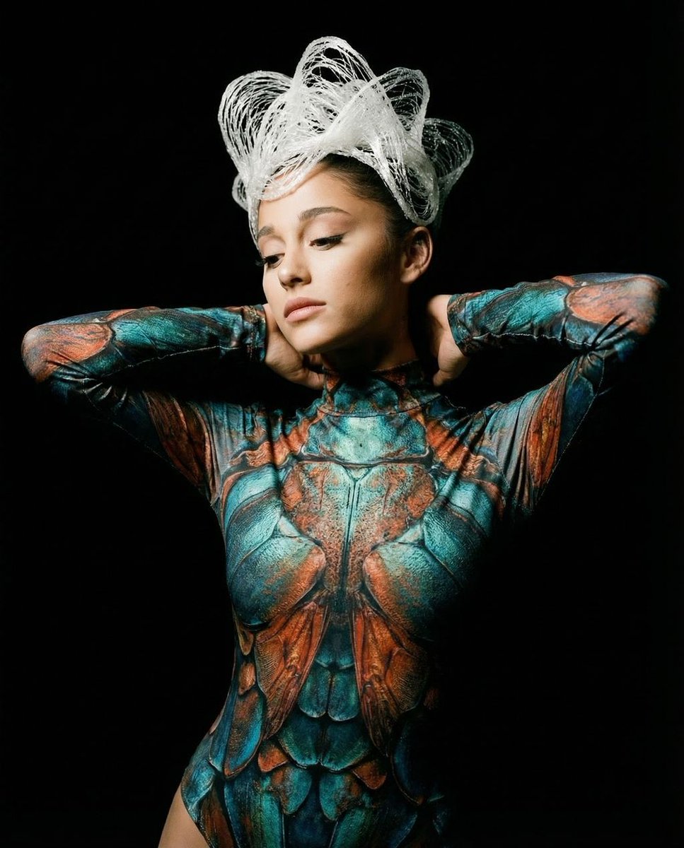 AI Prompt for Hyper-Realistic Fashion Portrait: Avant-Garde Style