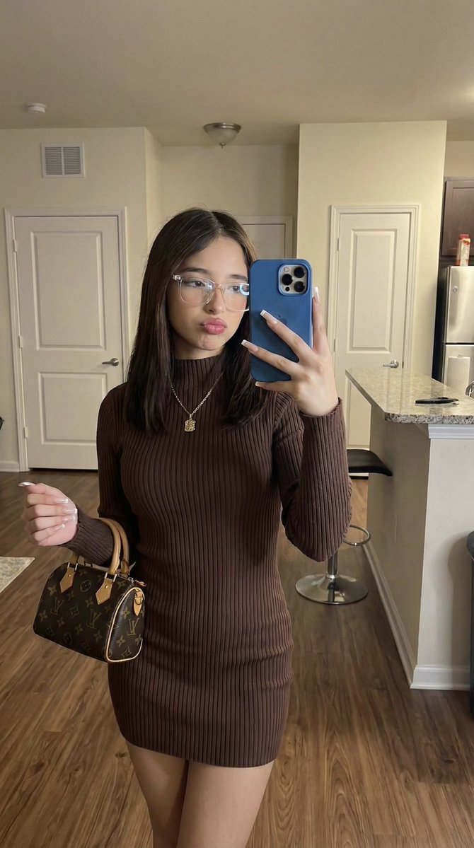 AI Prompt for Hyper-Realistic Mirror Selfie with Identity Locking and Detailed Fashion Outfit