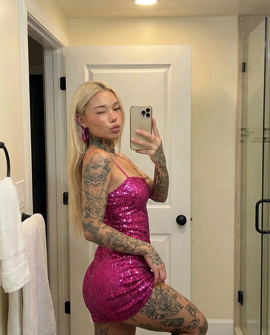 AI Prompt for Stunning Tattooed Woman Profile Pictures