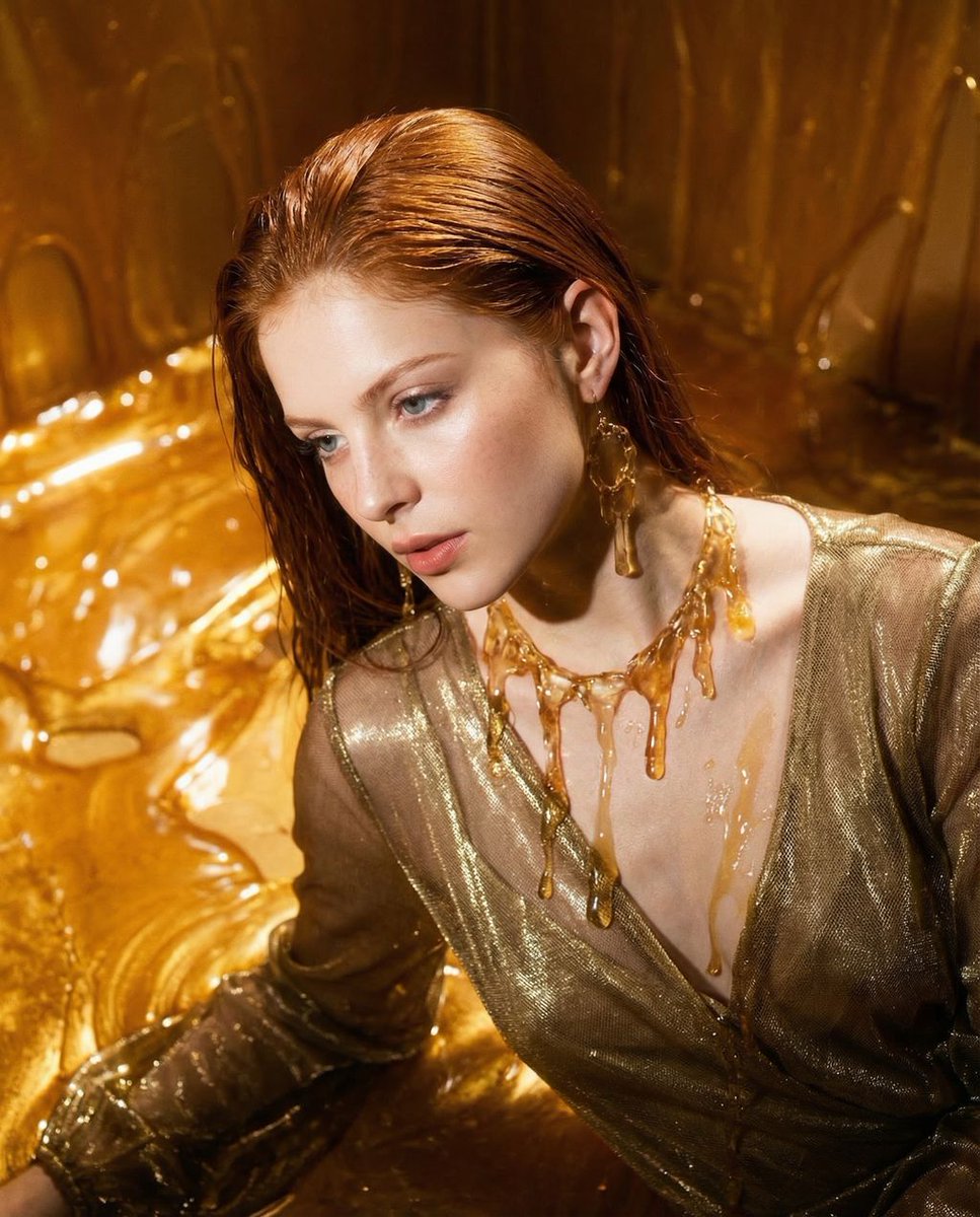 AI Prompt for Surreal High-Fashion Editorial Portraits with Liquid Gold Effect