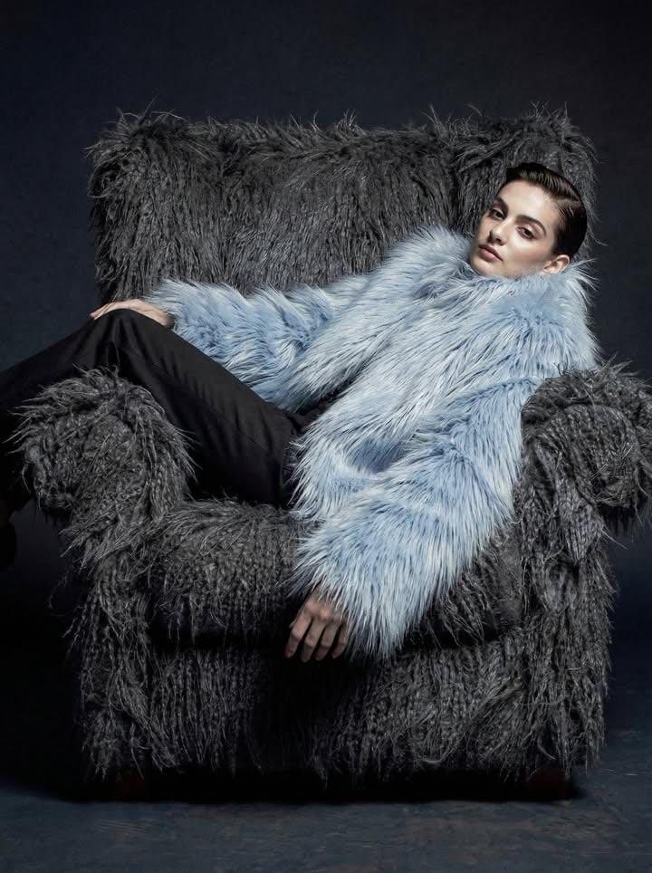 AI Prompt for Ultra-High Fashion Editorial Portrait Photography with Faux-Fur Coat and Cinematic Lighting