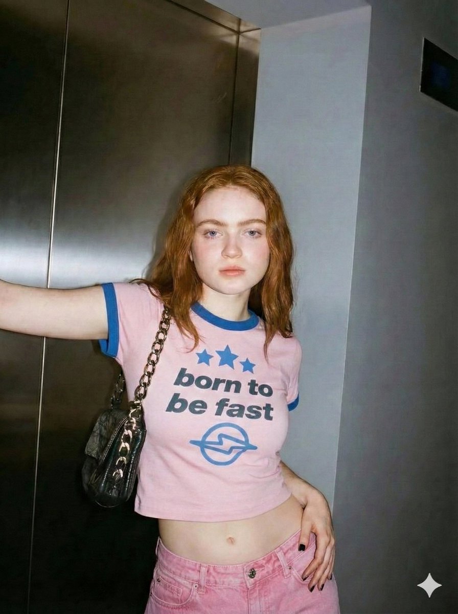 AI Prompt for Y2K-Inspired Female Portrait with Film Grain