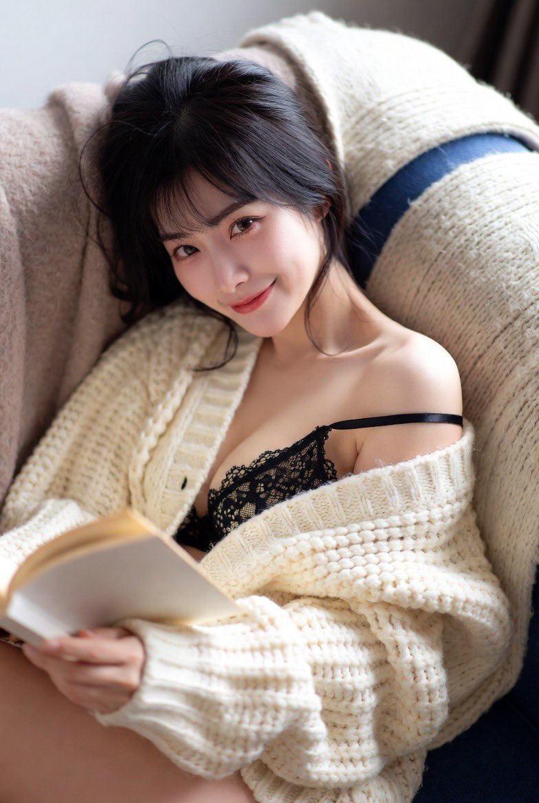 AI Prompt for Intimate East Asian Portrait with Contrasting Textures