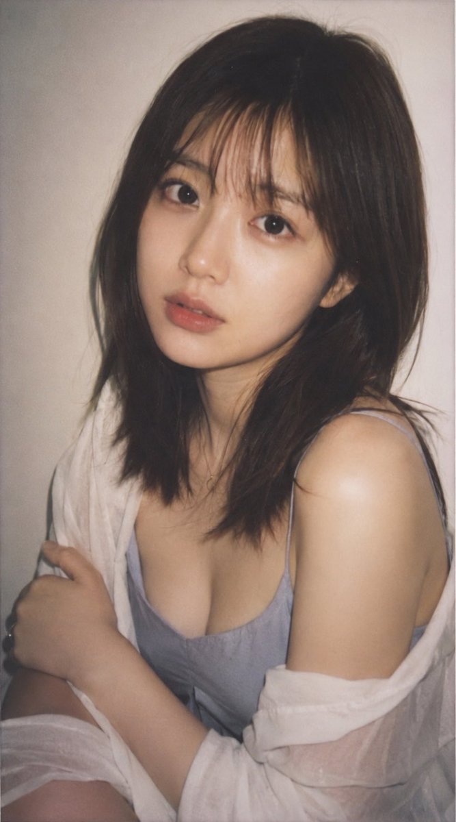 AI Prompt for Realistic Japanese Woman Polaroid Portrait