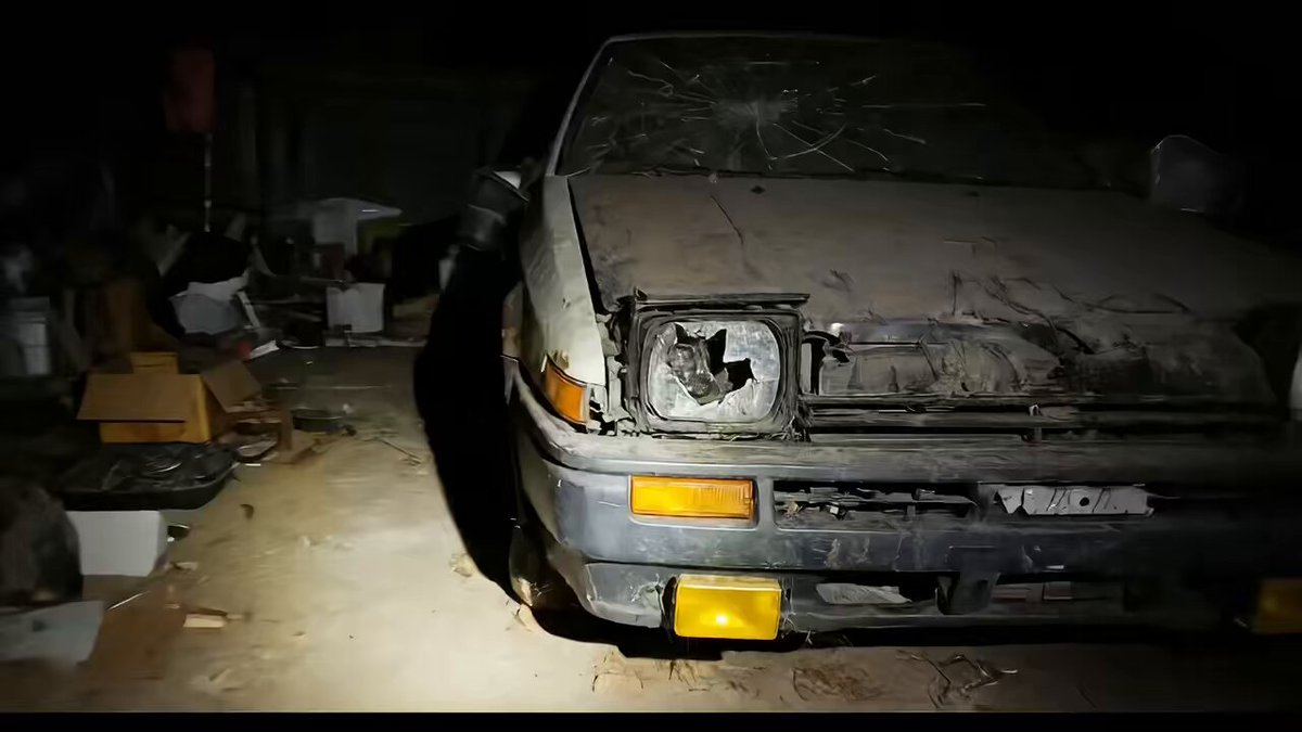 AI Prompt for Retro AE86 Garage Scene - Cinematic Vehicle Image