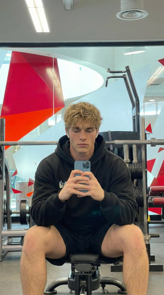 AI Prompt for Ultra-Realistic Gym Selfie Generation