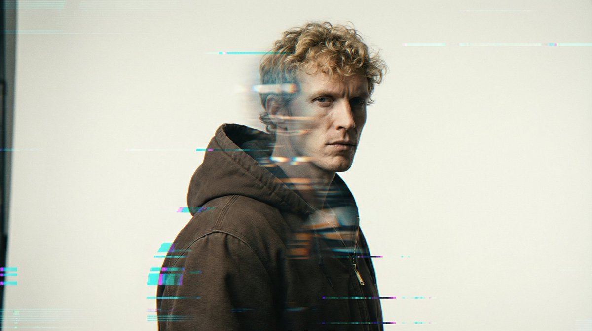 AI Prompt for Cyberpunk Portrait with Glitch Effects