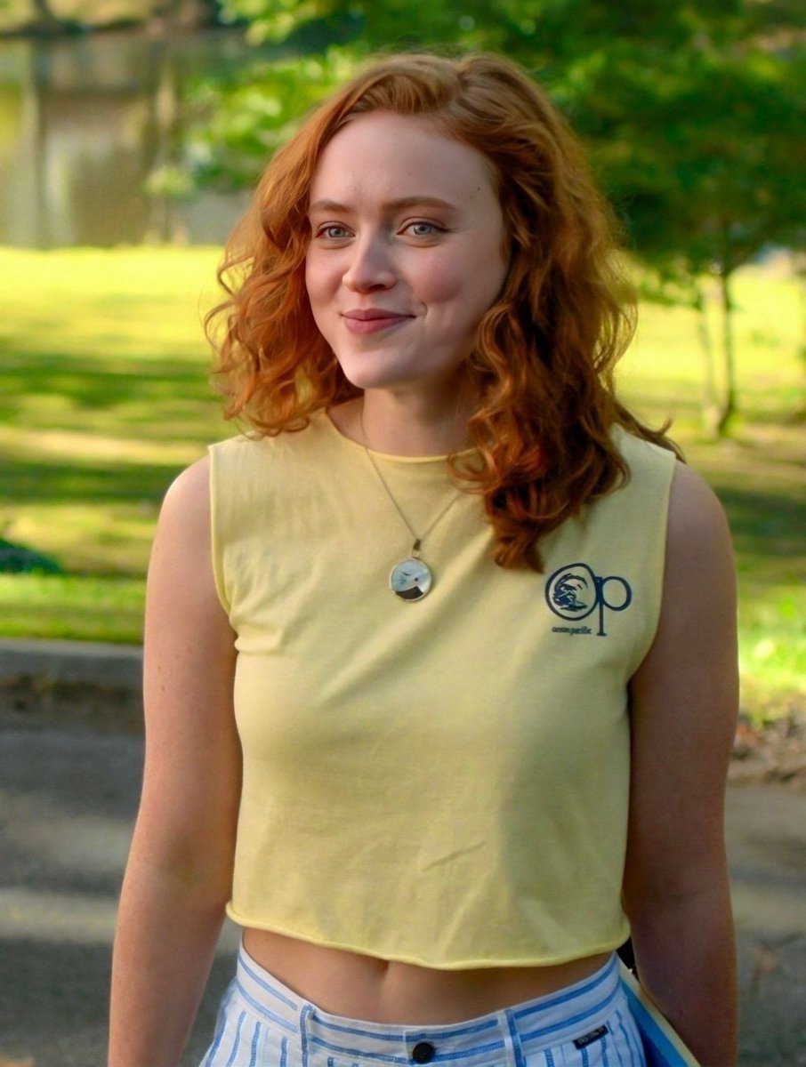 AI Portrait Prompt: Generate a Happy Outdoor Portrait of a Redhead Woman
