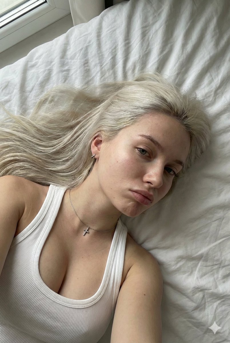 AI Portrait Prompt: Realistic Y2K Influencer Selfie