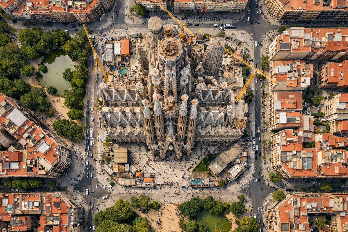 AI Prompt for Aerial Landmark Photography with Clear Architecture Details